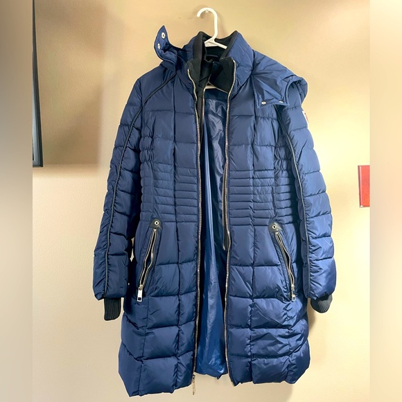 Beautiful Blue Guess Winter Down Jacket.Size Medium. - Picture 2 of 11